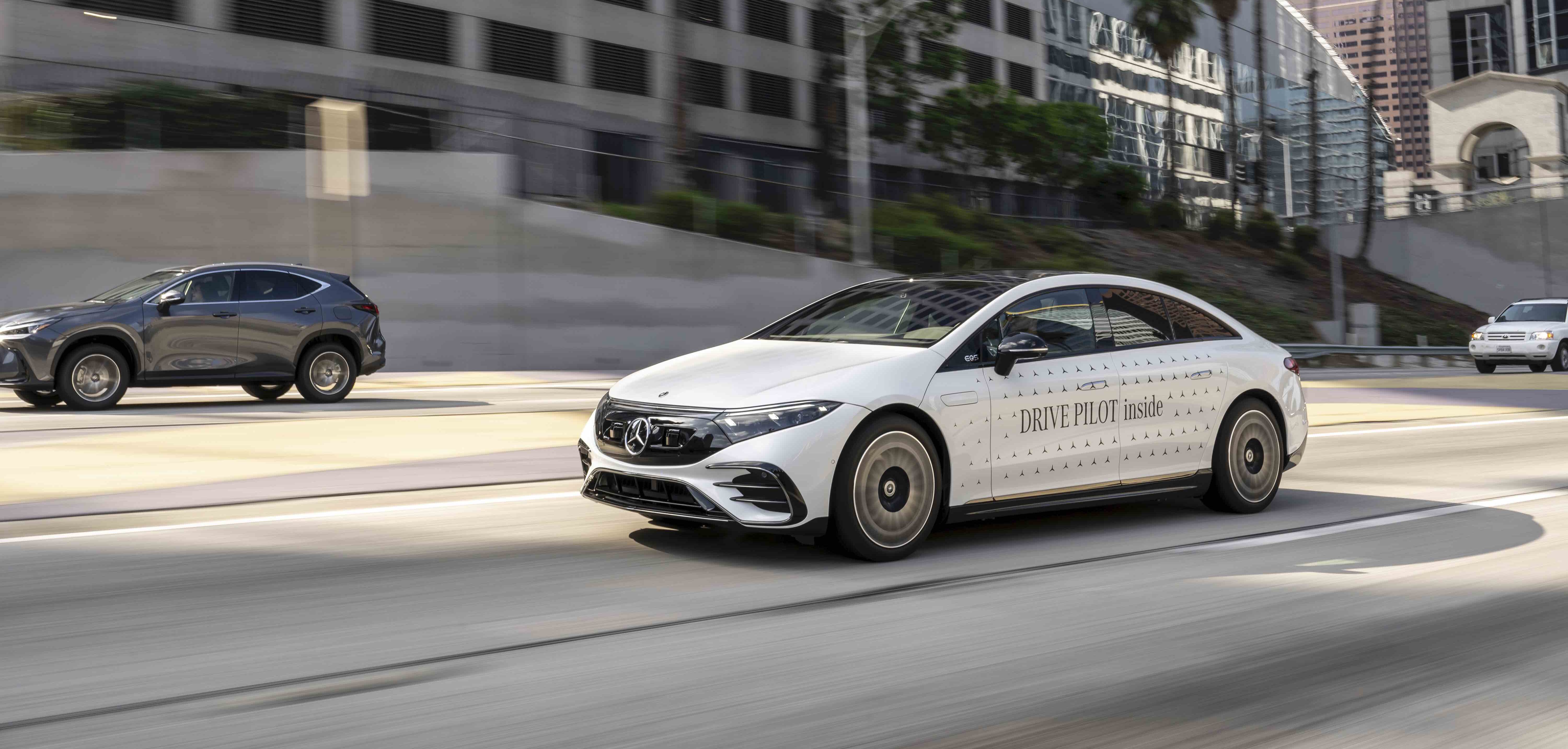 Mercedez-Benz to deploy advanced automated driving system in